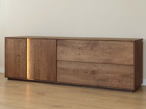 Miniaturka 18 - Komoda tabacco dębowa z podświetleniem LED i szufladami na białym tle