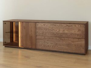 Miniaturka 2 - Komoda tabacco dębowa z witrynką szklaną i podświetleniem LED