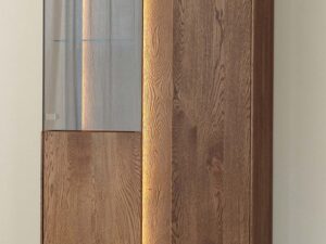 Miniaturka 1 - Witryna tabacco dębowa z drzwiami szklanymi i podświetleniem LED