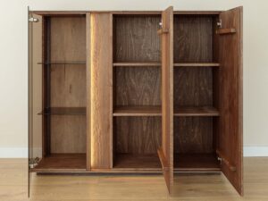 Miniaturka 3 - Highboard tabacco dębowy z witrynką szklaną i drzwiami dębowymi