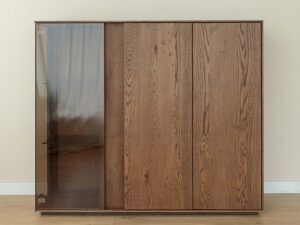 Miniaturka 2 - Highboard tabacco dębowy z witrynką szklaną podświetleniem LED i drzwiami