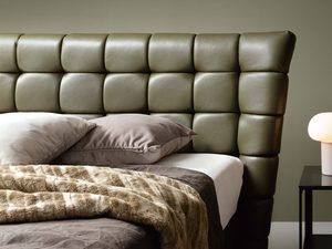 Miniaturka 7 - Oliwkowe łóżko detal pikowania zagłówka skórzanego w sypialni