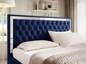 Miniaturka 62 - Detal zagłówka łóżka glamour granatowego z pikowaną tapicerką