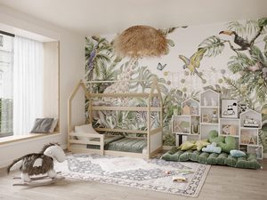Miniaturka 9 - Sosnowe łóżko dziecięce domek w pokoju z tapetą dżunglą