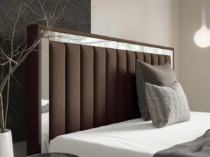 Miniaturka 51 - Detal pikowanego zagłówka brązowego z pionowymi panelami