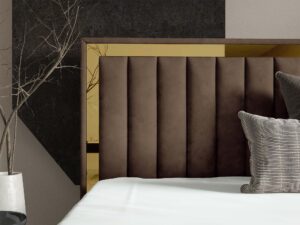 Miniaturka 52 - Tapicerowane łóżko brązowe ze złotymi nogami eleganckie