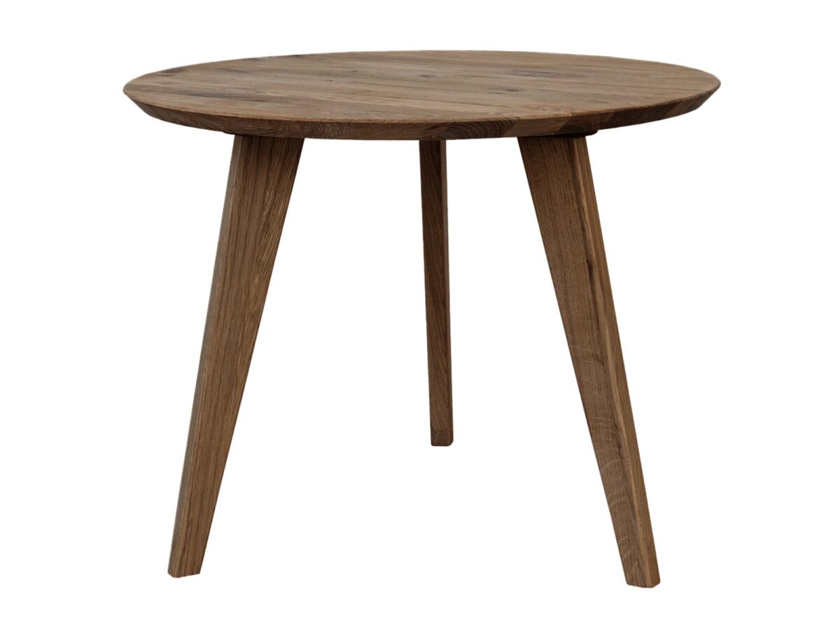 Okrągły stolik kawowy dębowy na trzech nogach na białym tle Okrągły stolik kawowy dębowy na trzech nogach na białym tle