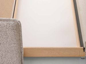 Miniaturka 4 - Otwarty pojemnik na pościel z drewnianą ramą w sofie rozkładanej