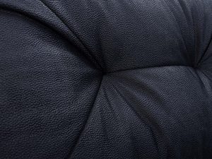 Miniaturka 6 - Detal tapicerki narożnika granatowego faktura tkaniny pikowanie zbliżenie