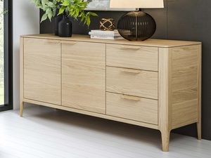 Miniaturka 1 - Komoda jesionowa duża z dwoma drzwiczkami i trzema szufladami dekoracje