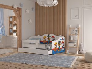 Miniaturka 29 - Łóżko dziecięce z motywem piesków ratowników w pokoju chłopca aranżacja