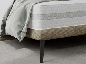 Miniaturka 2 - Łóżko oliwkowe detal ramy i czarnej metalowej nogi zbliżenie