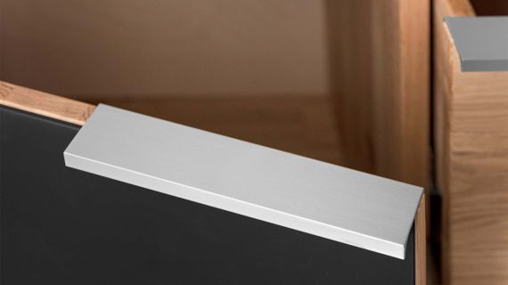 Miniaturka 5 - Drewniana komoda z litego drewna Eleana 1T3L