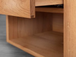 Miniaturka 5 - Szafka nocna dębowa detal otwartej szuflady i półki zbliżenie