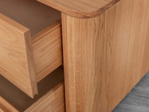 Miniaturka 3 - Szafka nocna dębowa detal zaokrąglonej krawędzi i szuflady