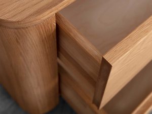 Miniaturka 4 - Dębowa szafka nocna detal otwartych szuflad zbliżenie z góry