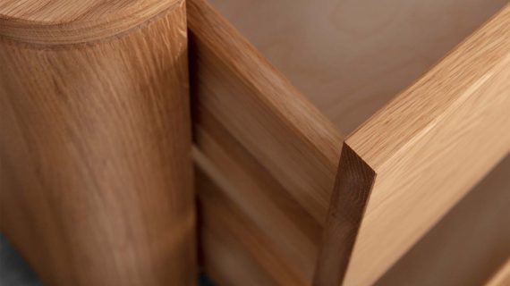 Miniaturka 4 - Drewniana szafka nocna z litego drewna Lelina 2L