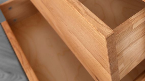 Miniaturka 3 - Elegancka szafka nocna z litego drewna Eleana 2L-RE