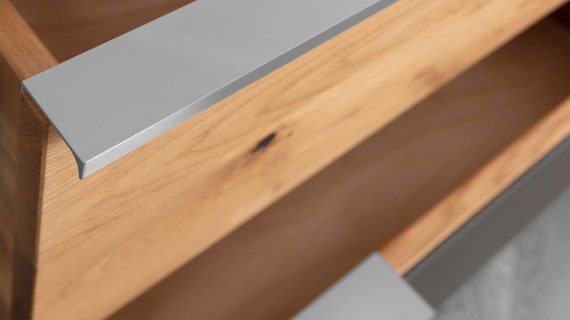 Miniaturka 4 - Elegancka szafka nocna z litego drewna Eleana 2L-RE