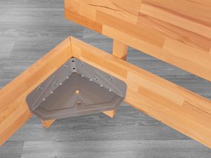 Miniaturka 3 - Detal konstrukcji ramy łóżka bukowego metalowy narożnik mocowanie zbliżenie