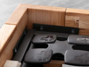 Miniaturka 12 - Detal konstrukcji stelaża elastycznego łóżka dębowego mocowanie zbliżenie