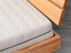 Miniaturka 4 - Łóżko bukowe detal ramy bocznej zagłówek i materac usłojenie drewna