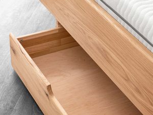 Miniaturka 7 - Łóżko dębowe detal szuflady otwartej wnętrze widok z góry