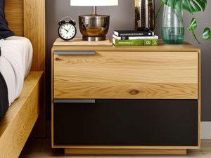 Miniaturka 9 - Dębowa szafka nocna z dwoma szufladami w nowoczesnej sypialni aranżacja