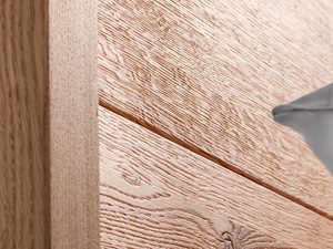 Miniaturka 8 - Łóżko dębowe detal zagłówka z trzech paneli usłojenie drewna zbliżenie