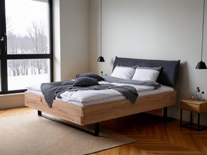 Miniaturka 12 - Łóżko jesionowe z tapicerowaną poduszką grafitową w jasnej sypialni