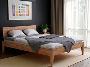 Miniaturka 19 - Łóżko bukowe z pościelą w ciemnej sypialni z kolorowym obrazem aranżacja