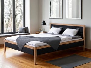 Miniaturka 3 - Dębowe łóżko z zagłówkiem grafitowym w sypialni z dużym oknem aranżacja