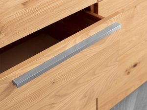Miniaturka 5 - Komoda dębowa detal otwartej szuflady z długim uchwytem