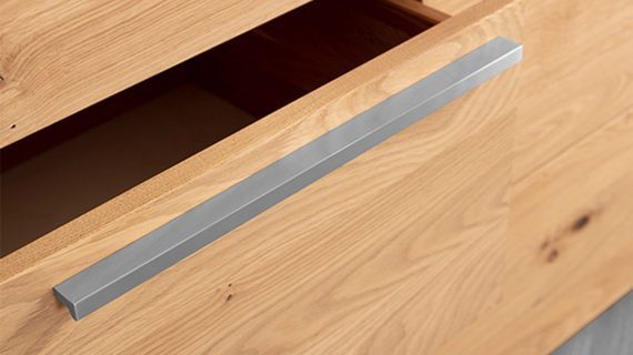 Miniaturka 5 - Komoda drewniana z litego drewna Arella 3L1T