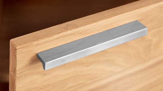 Miniaturka 7 - Komoda drewniana z litego drewna Arella 3L1T