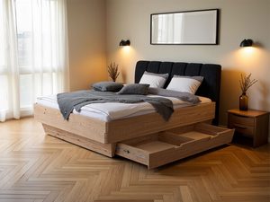 Miniaturka 11 - Dębowe łóżko z szufladą otwartą i zagłówkiem grafitowym w przytulnej sypialni