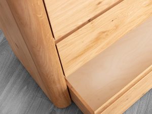 Miniaturka 8 - Komoda dębowa detal otwartej szuflady pokazującej wnętrze