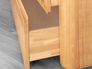 Miniaturka 9 - Komoda dębowa detal konstrukcji szuflady i nóżki zbliżenie