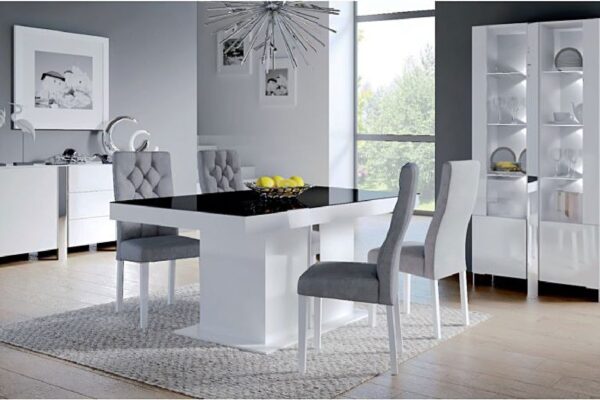 Nowoczesna jadalnia z białymi meblami stołem z czarnym blatem i szarymi krzesłami