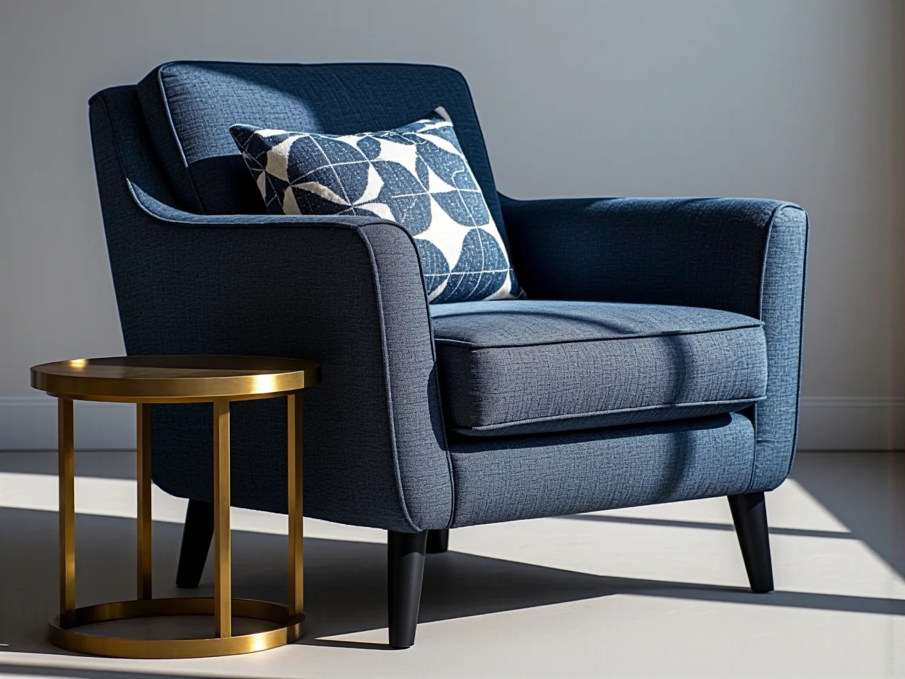 Nowoczesny magazyn logistyczny z meblami dostępnymi od ręki gotowymi do natychmiastowej wysyłki.