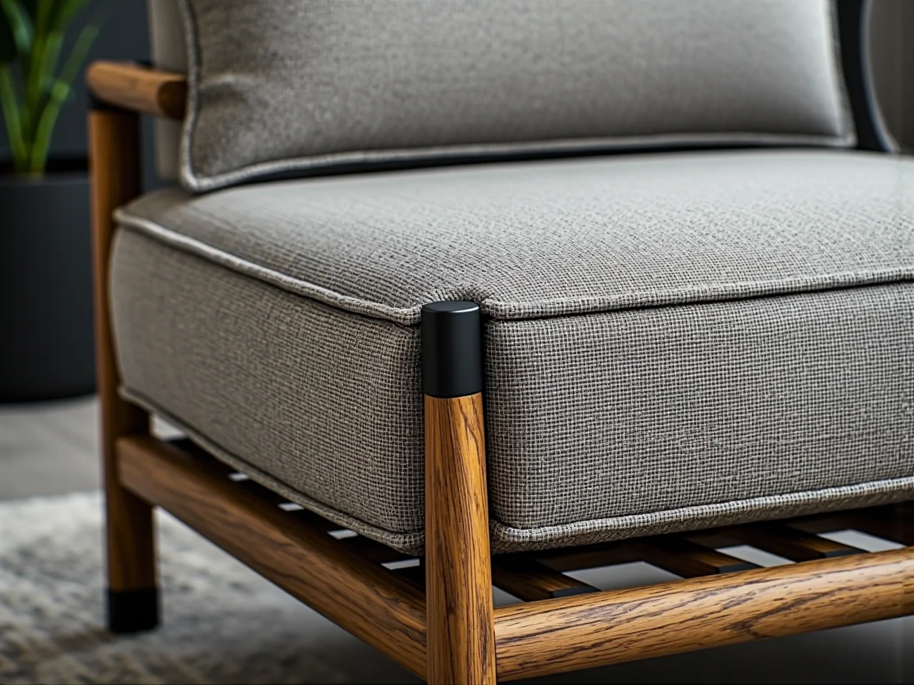 Praktyczna skrzynia ogrodowa służąca do bezpiecznego przechowywania poduszek i tekstyliów poza sezonem.