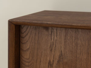 Miniaturka 2 - Dębowa komoda przeszklona Oak Elegance TABACCO