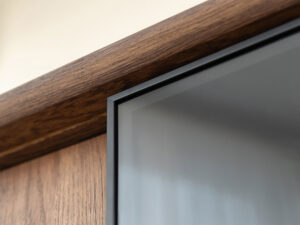 Miniaturka 13 - Dębowa komoda przeszklona Oak Elegance TABACCO