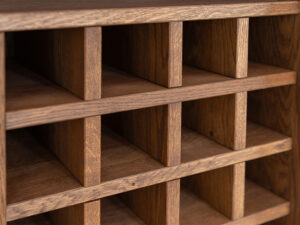 Miniaturka 9 - Dębowa komoda przeszklona Oak Elegance TABACCO