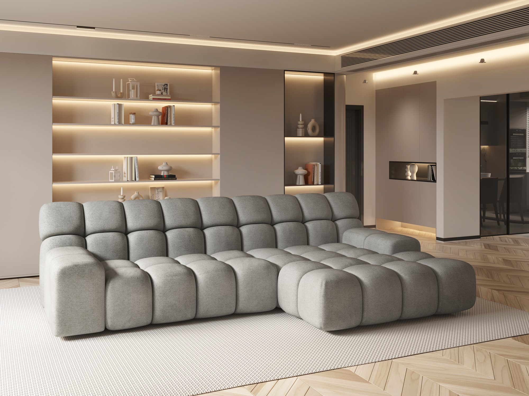 Sofa narożna Campello w jasnej tkaninie w salonie z podświetlanymi półkami
