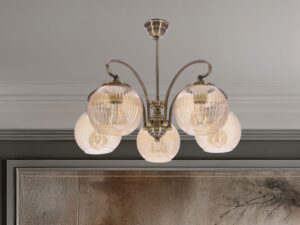 Miniaturka 2 - Lampa Isavia pięć szklanych kloszy w aranżacji nad komodą