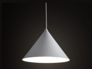 Miniaturka 19 - Aranżacja pomieszczenia z białą lampą wiszącą Cono M