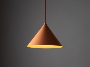 Miniaturka 18 - Aranżacja wnętrza z łososiową lampą wiszącą Cono M