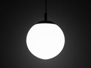 Miniaturka 1 - Aranżacja wnętrza z białą lampą wiszącą Esme 30 cm