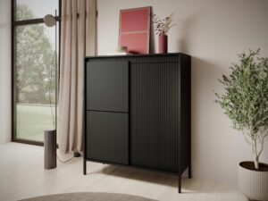 Miniaturka 9 - Komoda wysoka Ombrino czarna w salonie przy oknie i roślinie